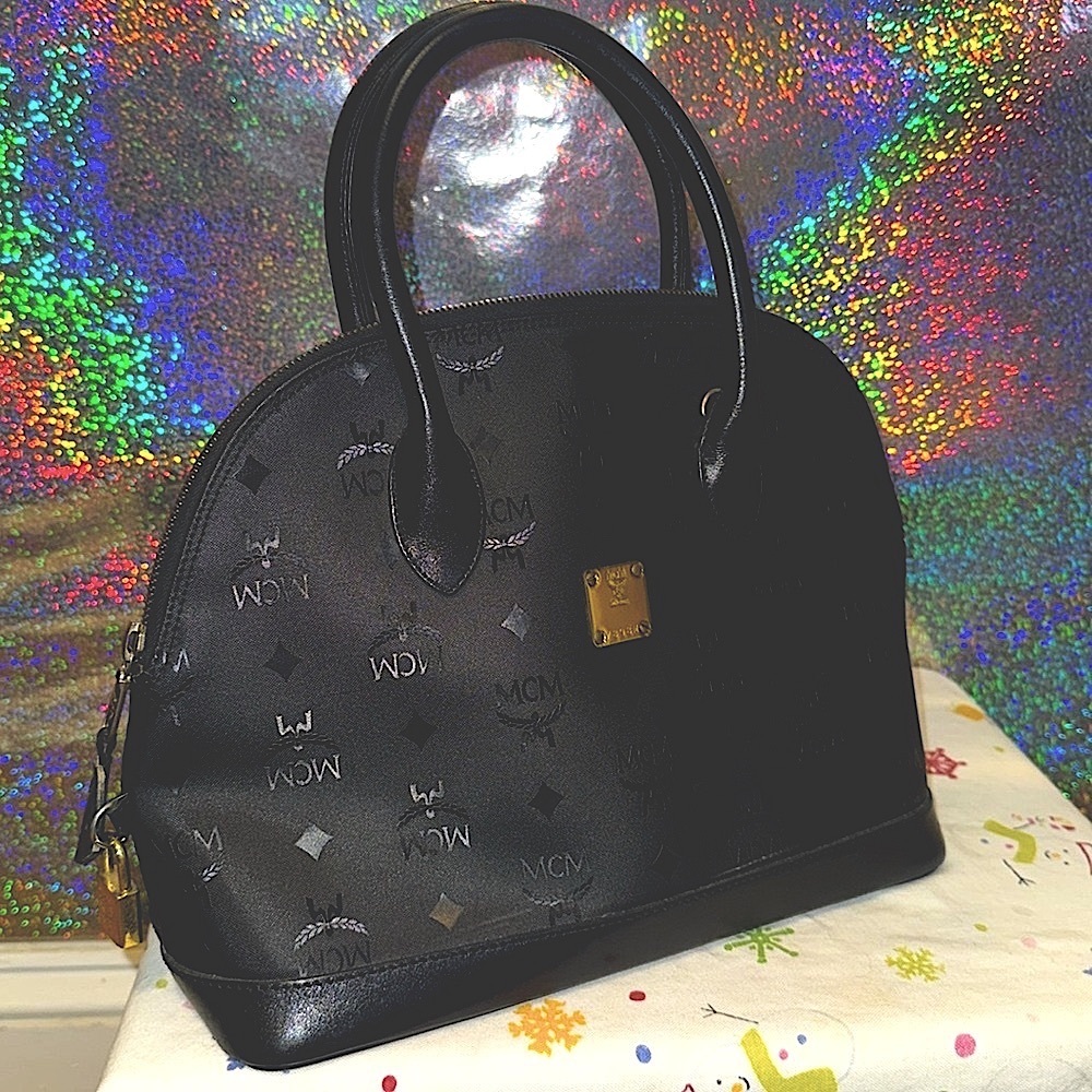 EUC MCM Black Visetos coated canvas& leather Dome bag Gold Hardware (# 7…